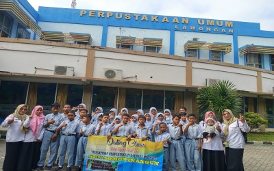 BERLITERASI MELALUI KUNJUNGAN KE PERPUSTAKAAN UMUM LAMONGAN